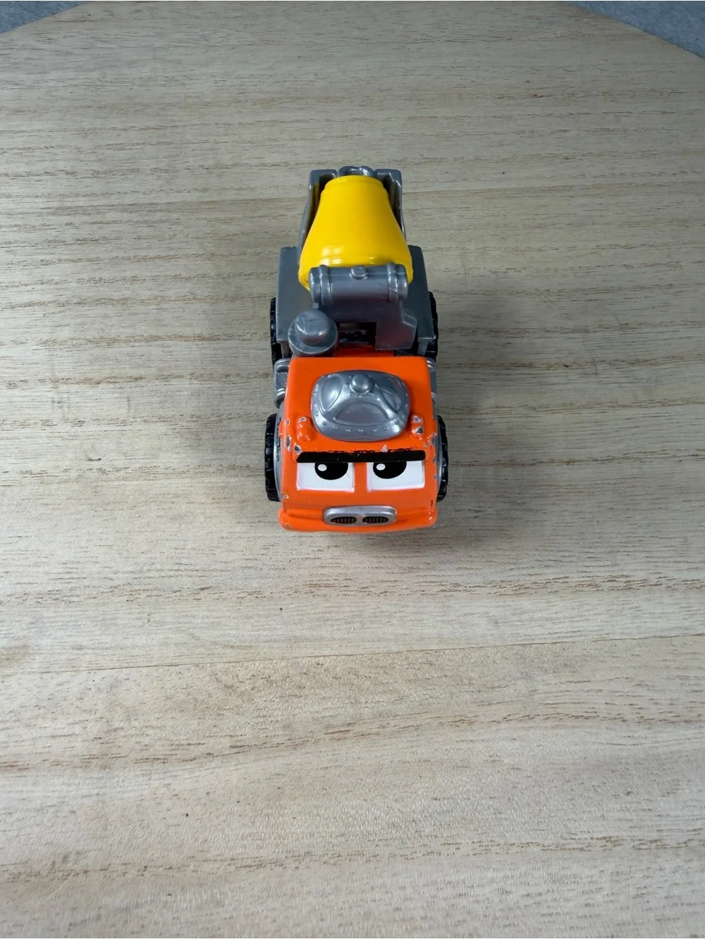 Tonka Chuck & Friends Spill Cement Mixer Truck Orange Diecast 2000 Maisto Hasbro